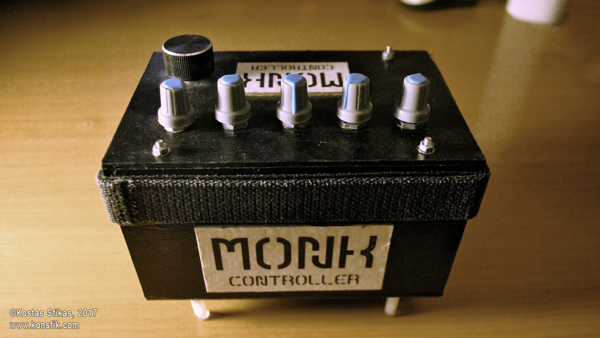 konsfik-monk-programmable-digital-synthesizer-photo-2